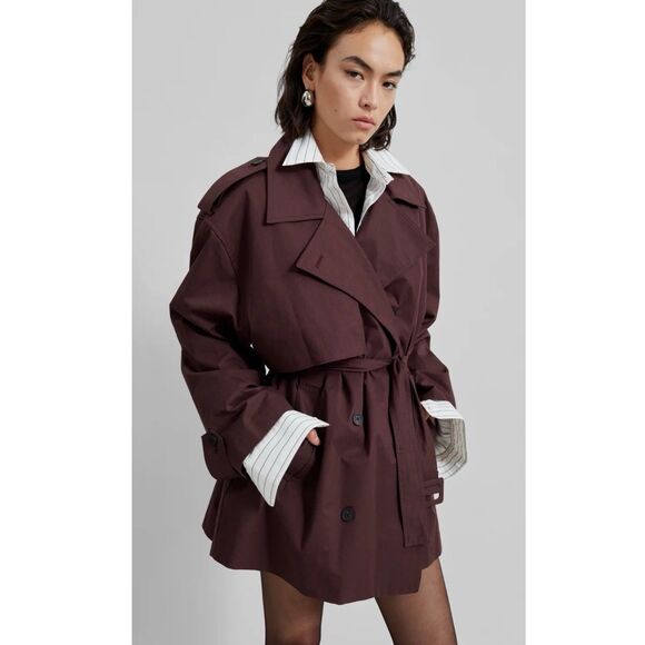The Frankie Shop Lisburn Short Trench Coat Belted in Burgundy One Size O/S - Picture 3 of 15